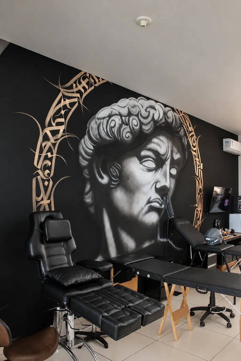 Ambiente interno do Porcel Tattoo Studio em Florianópolis