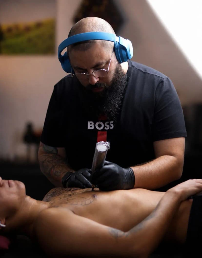 PORCEL, artista residente do Porcel Tattoo Studio